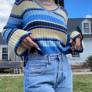 No boundaries sweater. Size small!